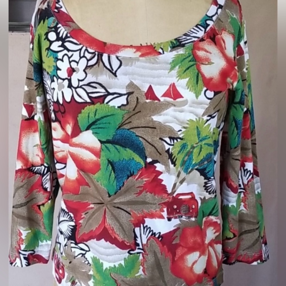 ♥️Chico’s Beautiful Tropical Multi Color Scoop Neck, 3/4 Sleeve Cotton Tee Sz M
